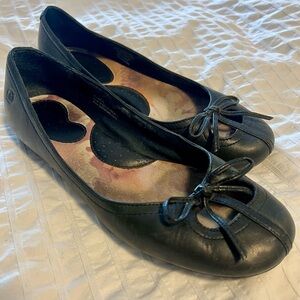 Born Black Women's Leather Ballet Flats with Keyhole toe & Bow Size 9
